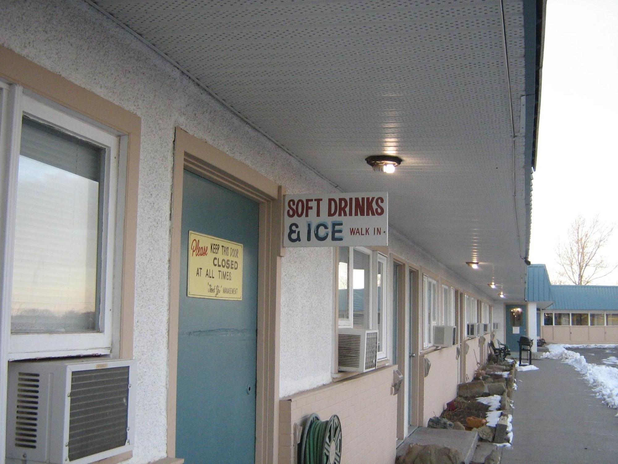 Parkway Motel & European Lodges ピンチャー・クリーク エクステリア 写真