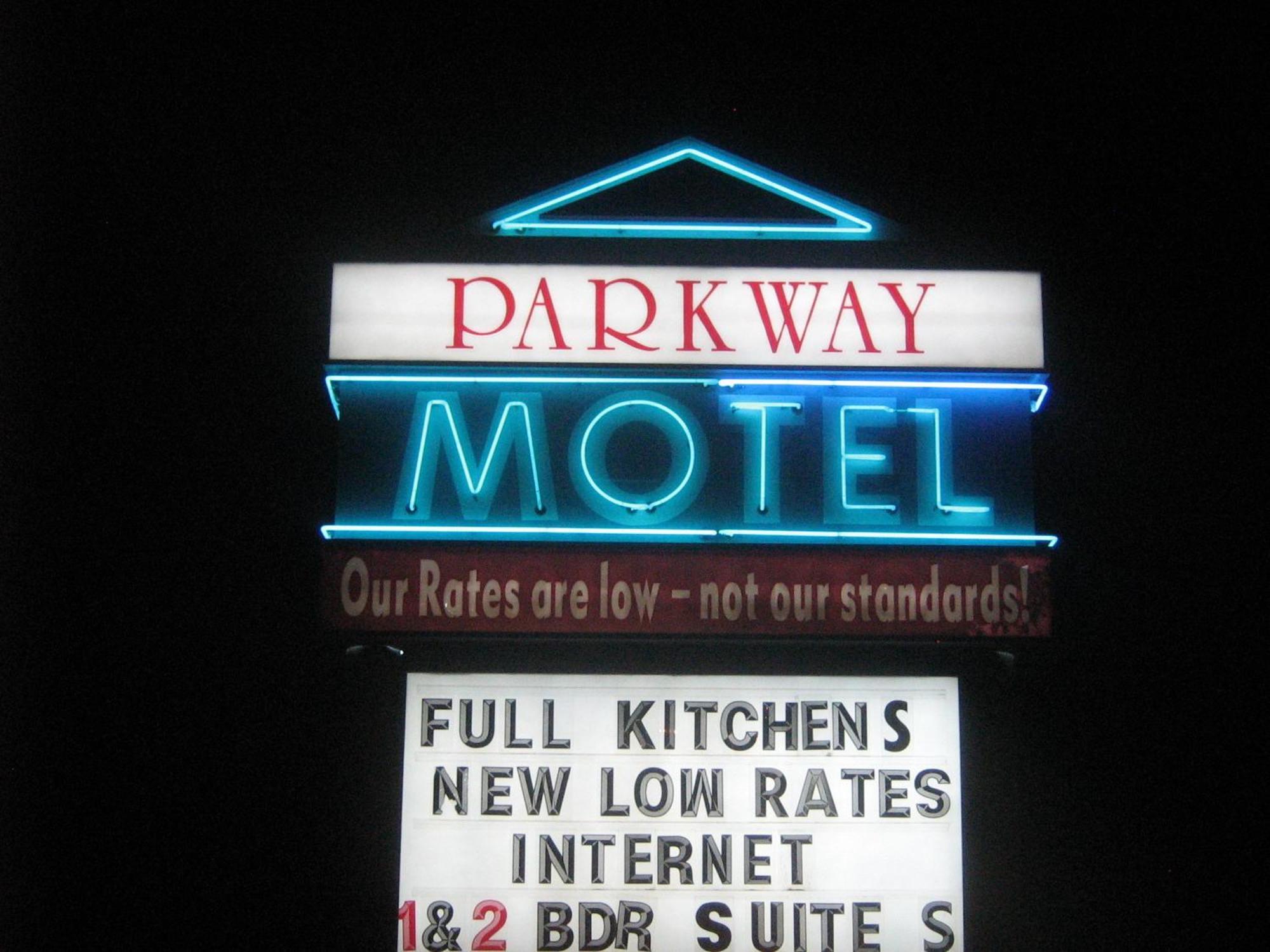 Parkway Motel & European Lodges ピンチャー・クリーク エクステリア 写真