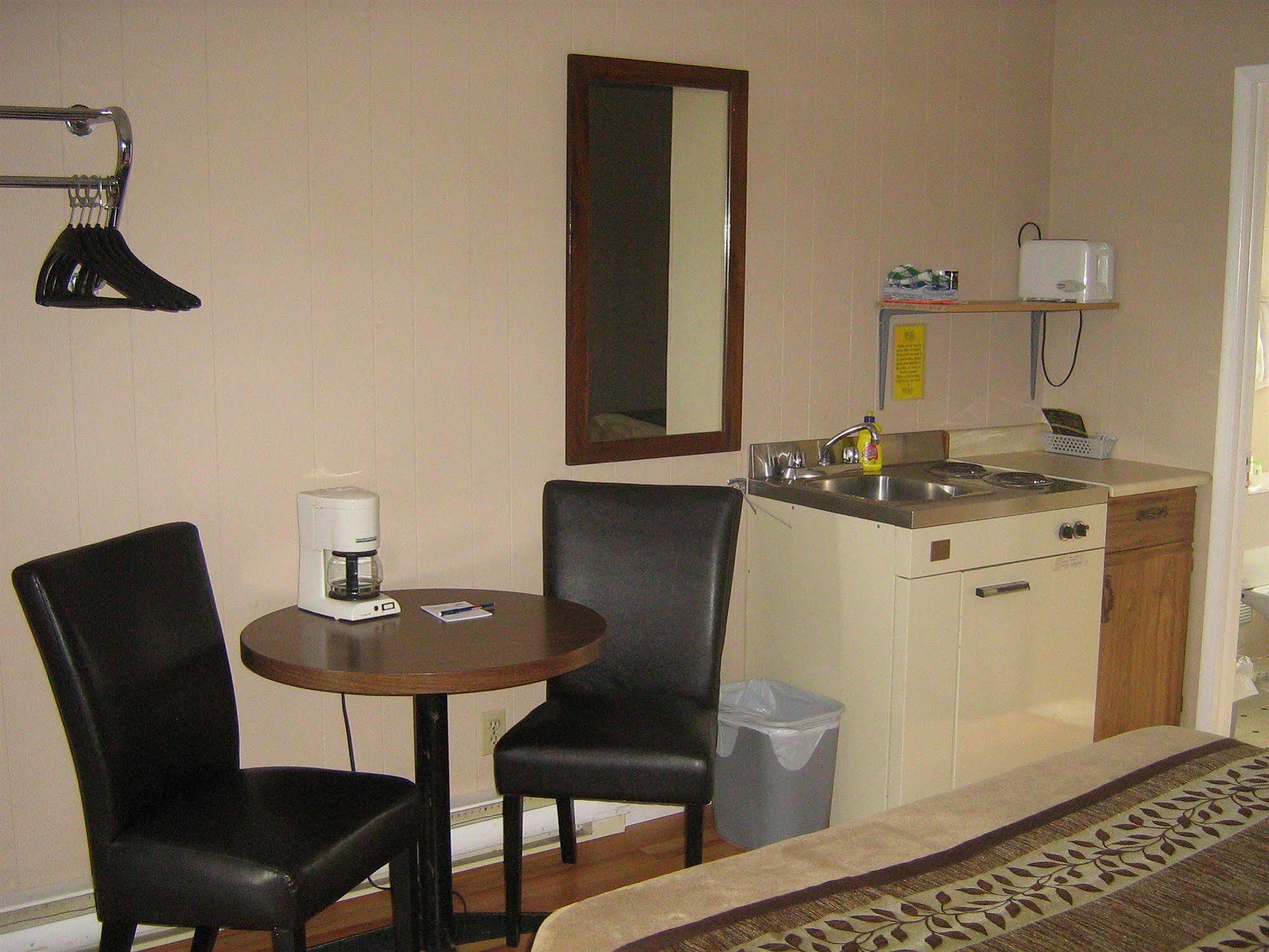 Parkway Motel & European Lodges ピンチャー・クリーク エクステリア 写真